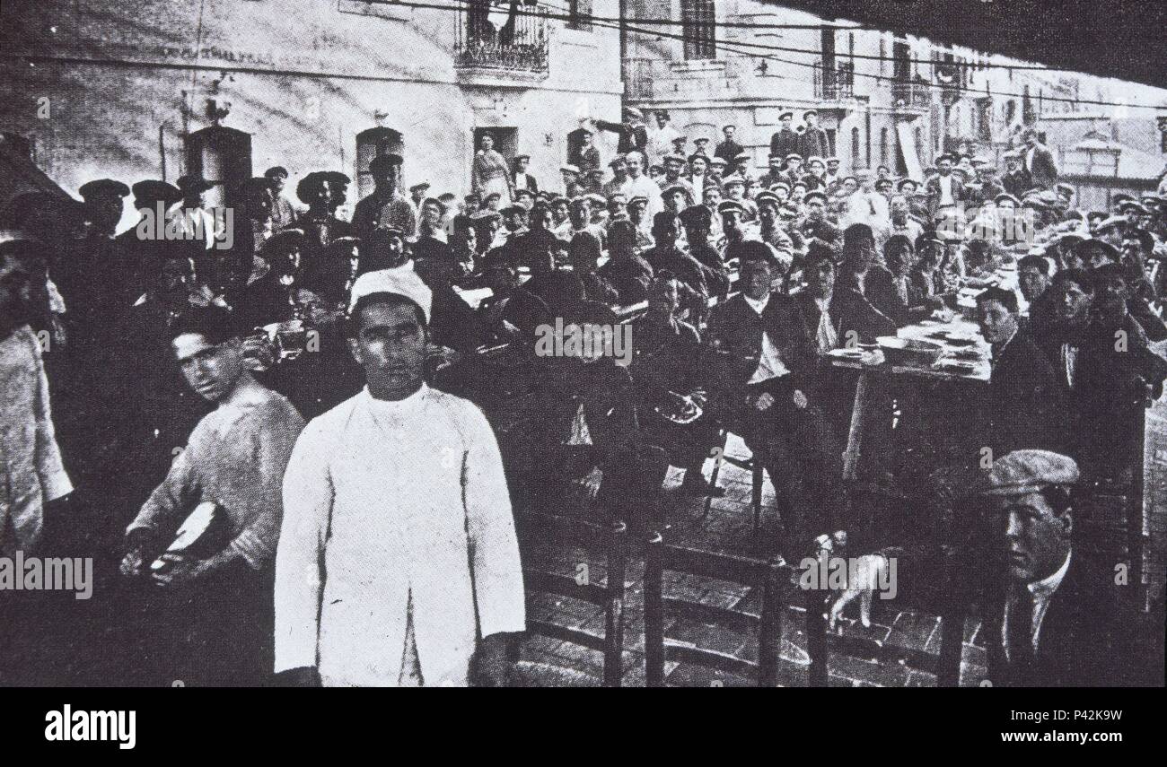 Hª DE CATALUÑA-FOTOGRAFIA-HUELGA DE VENDEDORES-1916-FOTOGRAFIA. Location: BIBLIOTECA NACIONAL-COLECCION, MADRID. Stock Photo