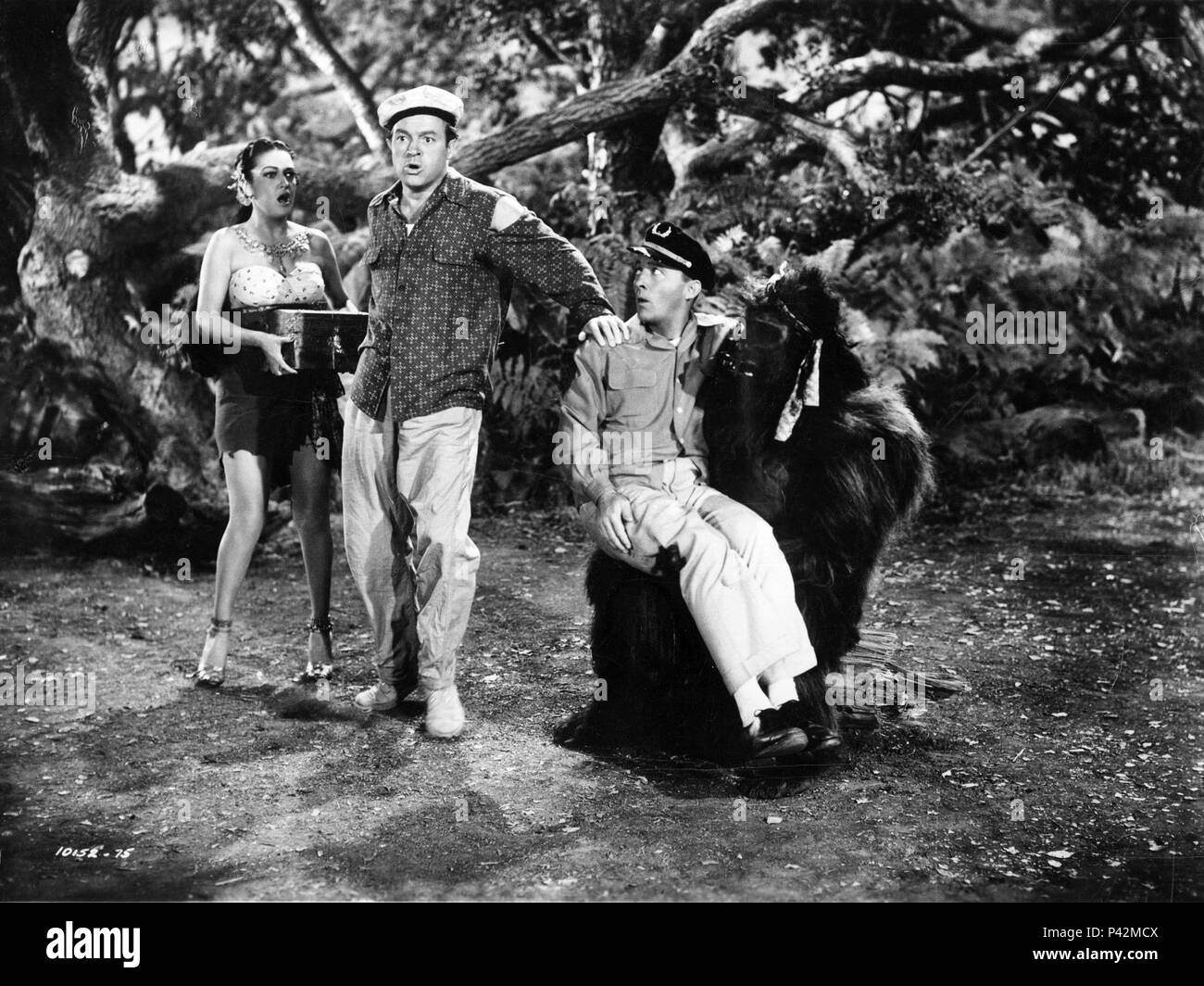 Original Film Title: ROAD TO BALI.  English Title: ROAD TO BALI.  Film Director: HAL WALKER.  Year: 1952.  Stars: BOB HOPE; BING CROSBY; DOROTHY LAMOUR. Credit: PARAMOUNT PICTURES / Album Stock Photo