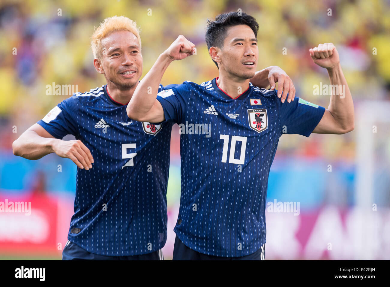 Saransk, Russland. 19th June, 2018. Yuto NAGATOMO (left, JPN) and Shinji KAGAWA (JPN) are happy after the end of the game, jubilation, cheering, cheering, joy, cheers, celebrate, final jubilation, half figure, half figure, gesture, gesture, Colombia (COL) - Japan (JPN) 1: 2, preliminary round, Group H, Game 16, 19.06.2018 in Saransk; Football World Cup 2018 in Russia from 14.06. - 15.07.2018. | usage worldwide Credit: dpa/Alamy Live News Stock Photo