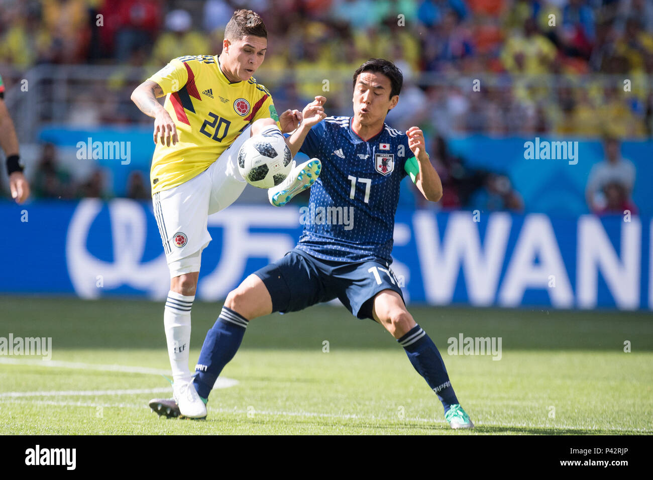 Saransk, Russland. 19th June, 2018. Juan QUINTERO (left, COL) versus Makoto HASEBE (JPN), Action, duels, Colombia (COL) - Japan (JPN) 1: 2, Preliminary Group H, Game 16, 19.06.2018 in Saransk; Football World Cup 2018 in Russia from 14.06. - 15.07.2018. | usage worldwide Credit: dpa/Alamy Live News Stock Photo
