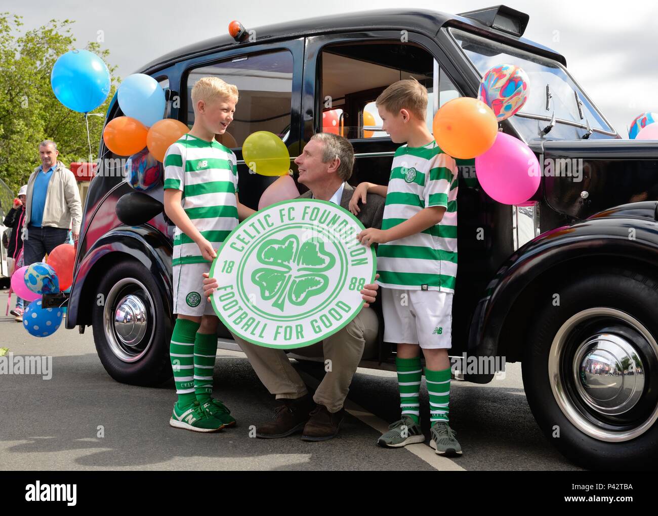 Glasgow, Scotland, UK. 20th, June, 2018. Ex Celtic FC captain Thomas Boyd meets two young Celtic supporters at the annual Taxi run taking disabled children on a day trip to Troon in Ayrshire. Tommy was representing the charitable arm of Celtic football club. Stock Photo