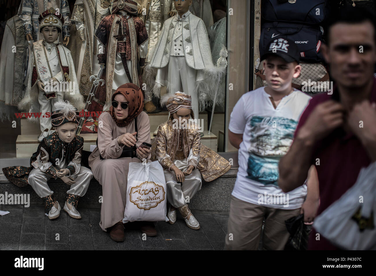 Istanbul, Turkey. 20th June, 2018. A Turkish women sits between two