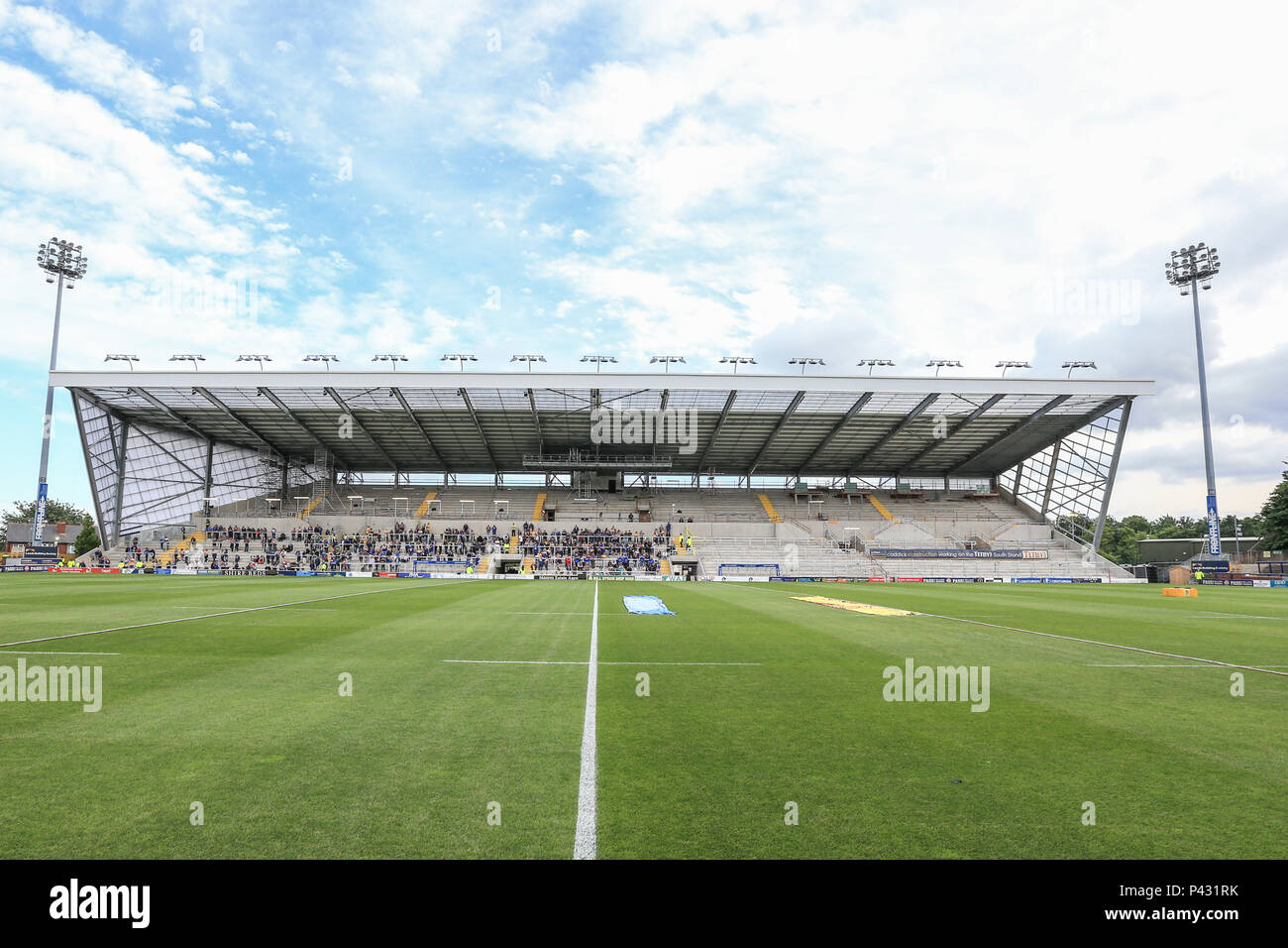 Emerald headingley stand hi-res stock photography and images - Alamy