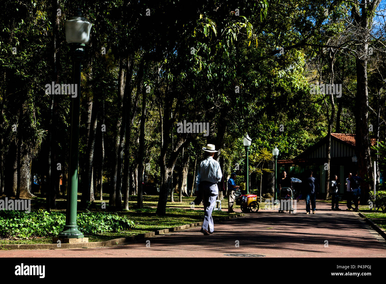 vestido com suspensório