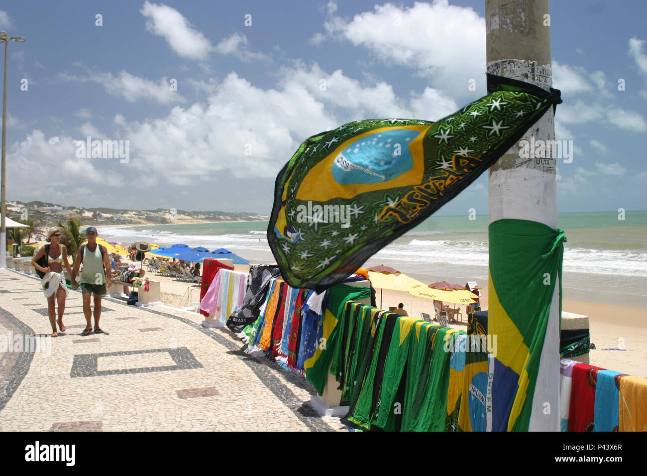 Praia em Natal, estado do Rio Grande do Norte. Bandeira do Brasil.  (Brasil). Data: 04/10/2006 Foto: Tales Azzi / Fotoarena Stock Photo