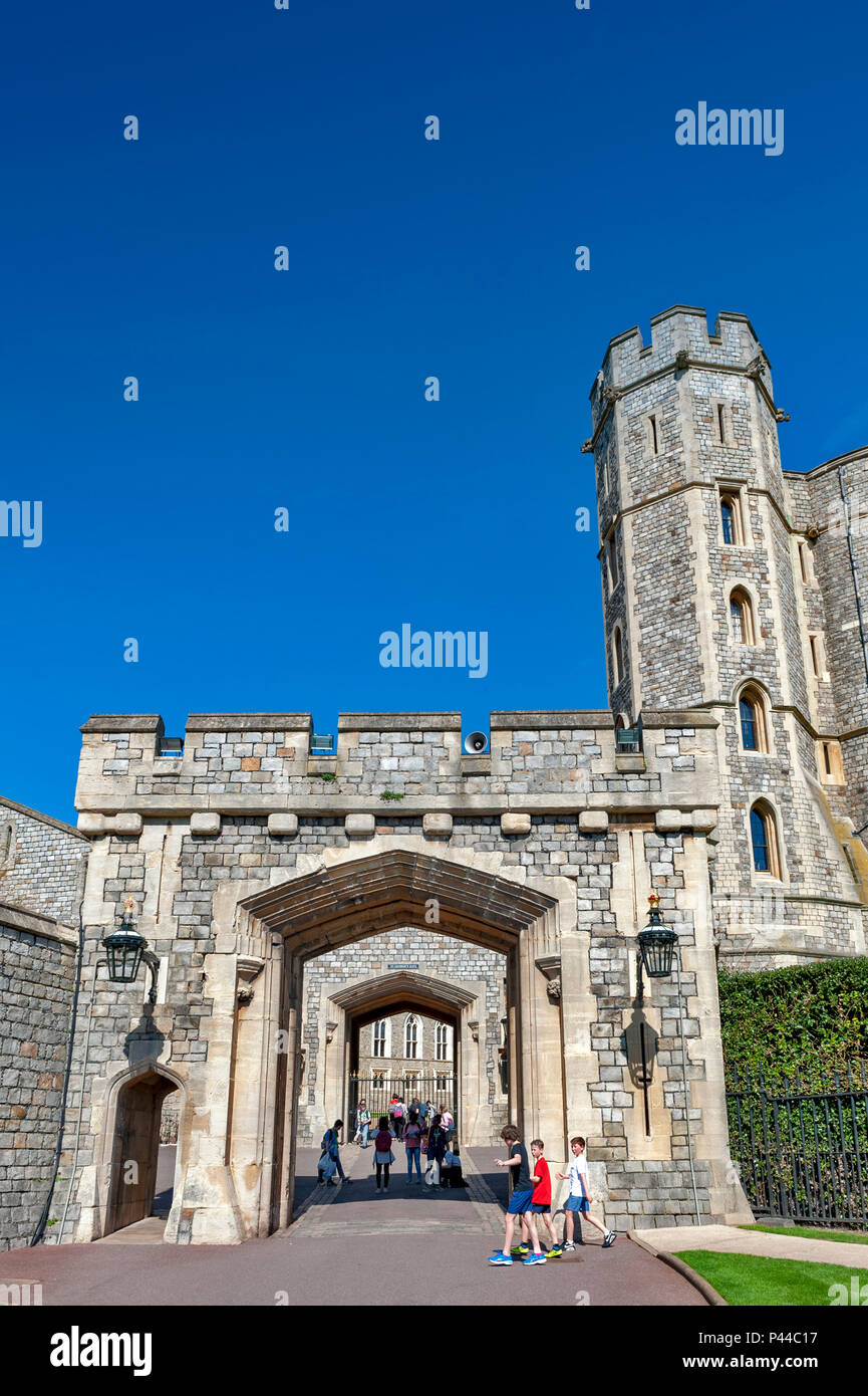 Edward iii tower windsor castle hi-res stock photography and images - Alamy