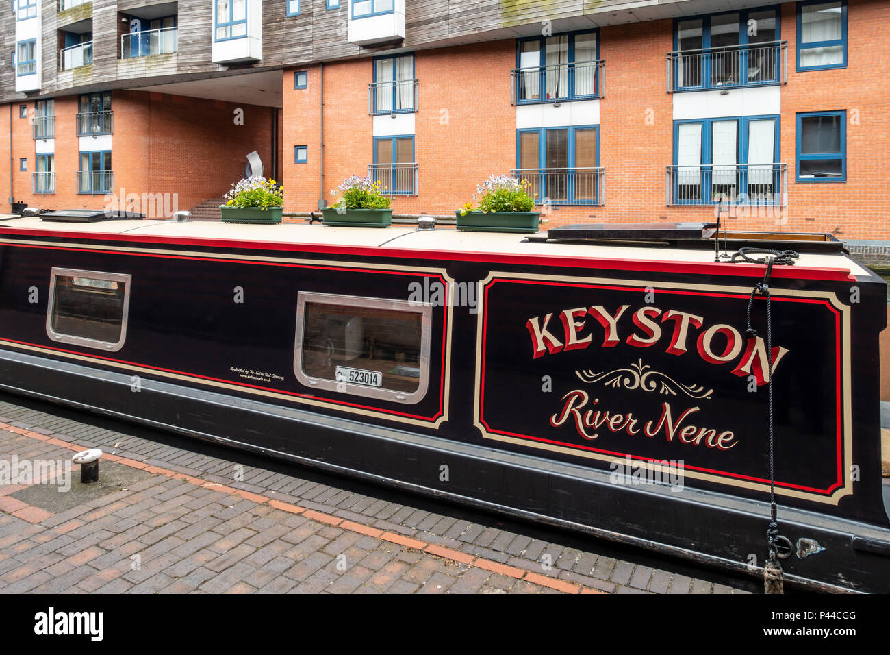 Barge windows hi-res stock photography and images - Alamy