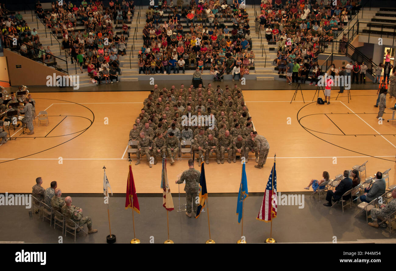 Guardsmen with Alpha Company, 777th Aviation Support Battalion (ASB ...