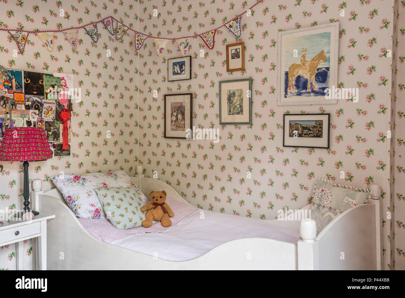 girls room bunting