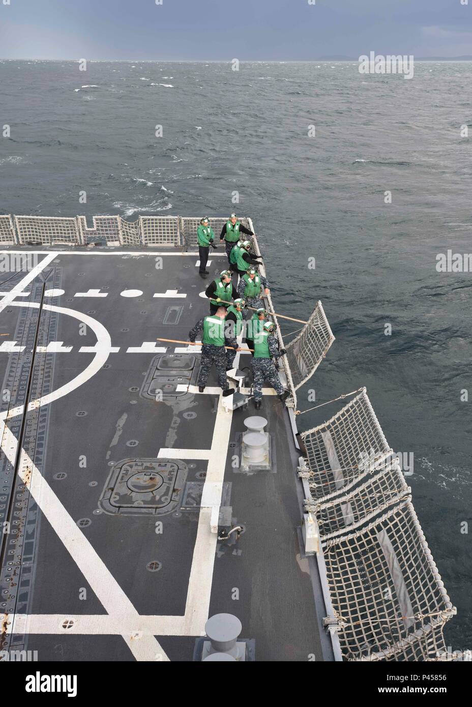 PACIFIC OCEAN (June 13, 2016) Sailors assigned to the "Magicians" of Helicopter Maritime