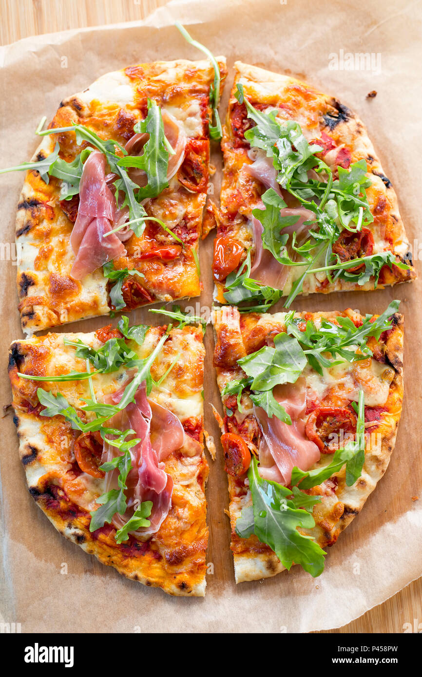 Parma ham rocket leaves pizza hires stock photography and images Alamy