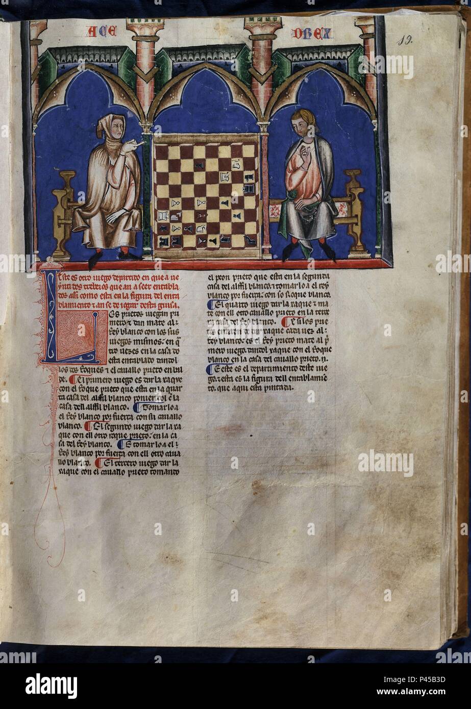 LIBRO DE JUEGOS O LIBRO DEL AJEDREZ DADOS Y TABLAS - 1283 - FOLIO 19R - DOS HOMBRES JUGANDO AL AJEDREZ - MANUSCRITO GOTICO. Author: Alfonso X of Castile the Wise (1221-1284). Location: MONASTERIO-BIBLIOTECA-COLECCION, SAN LORENZO DEL ESCORIAL, MADRID, SPAIN. Stock Photo