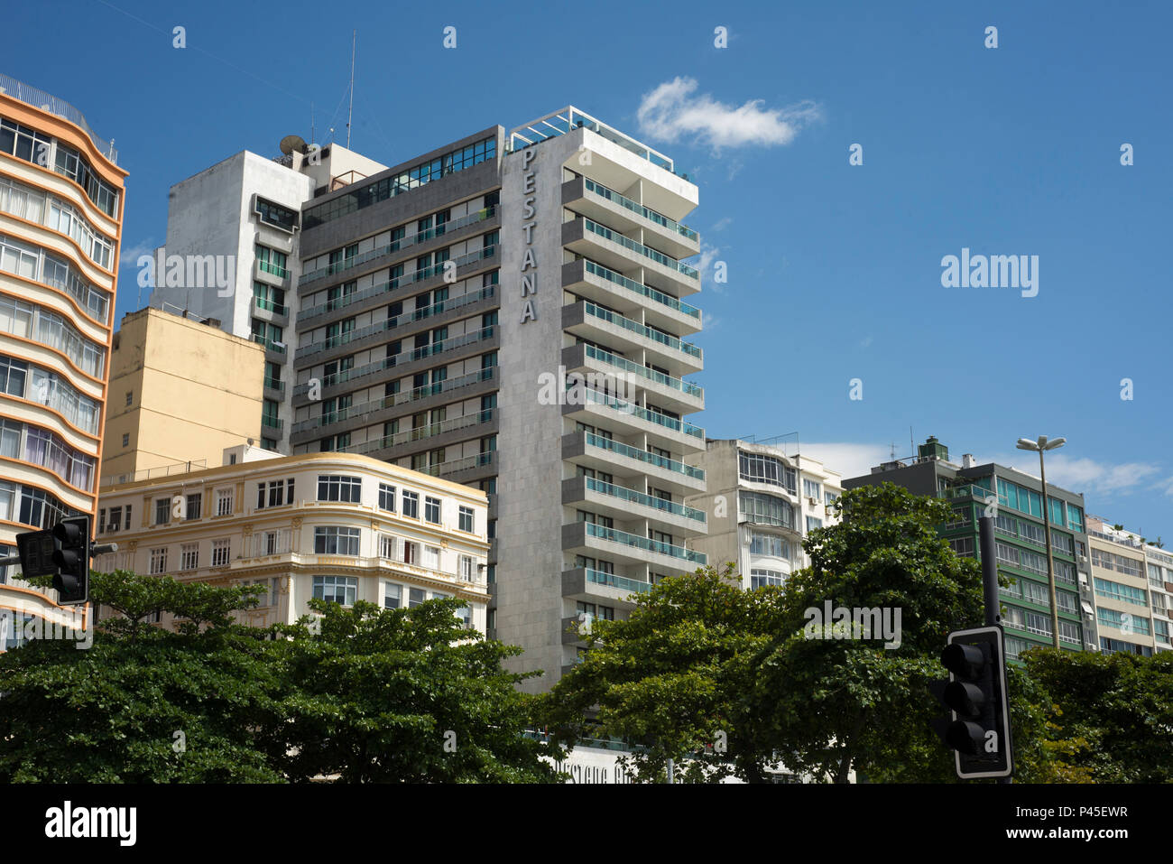 Fachada do Hotel Pestana na Praia de Copacabana. RIO DE JANEIRO/RJ ...