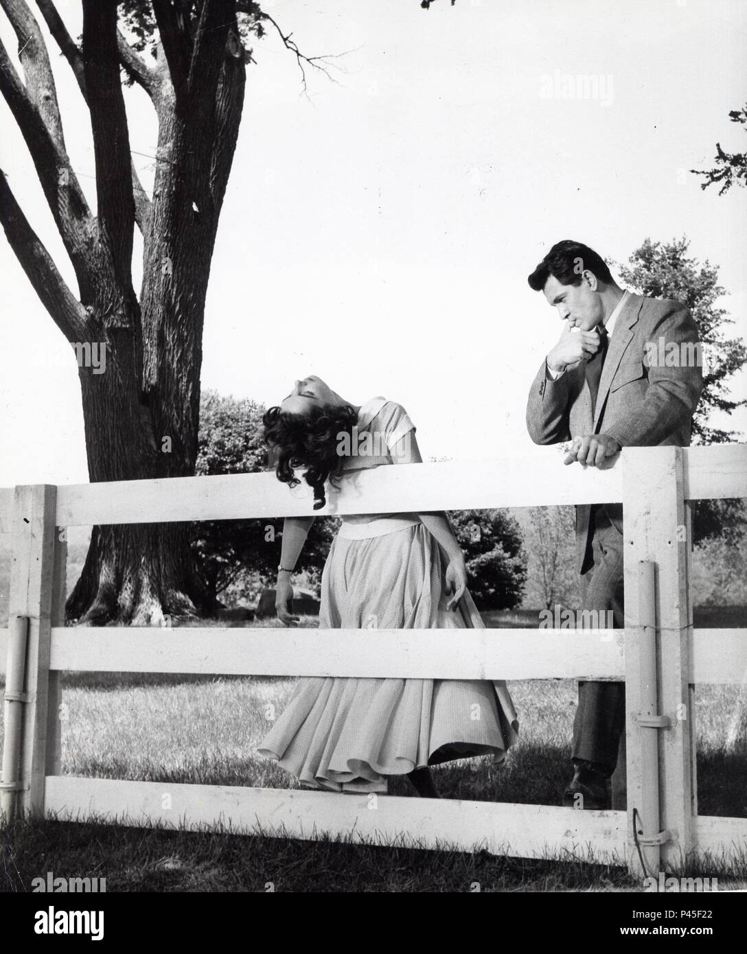Original Film Title: GIANT.  English Title: GIANT.  Film Director: GEORGE STEVENS.  Year: 1956.  Stars: ROCK HUDSON; ELIZABETH TAYLOR. Credit: WARNER BROTHERS / Album Stock Photo