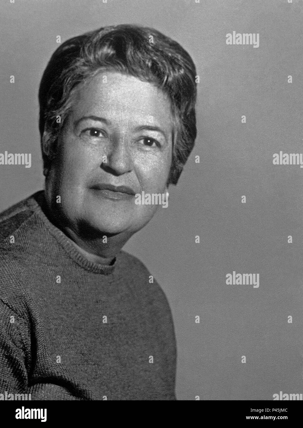 FOTOGRAFIACARMEN CONDEESCRITORA ESPAÑOLANACE EN CARTAGENA EN 1907