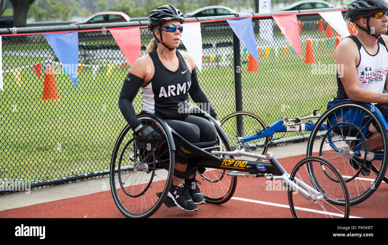 Brandi Evans's Instagram, Twitter & Facebook on IDCrawl