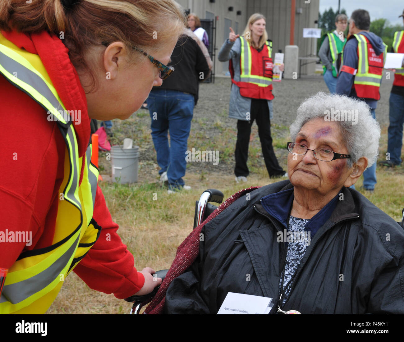 Kecia Harris, a nurse practioner with the Grand Ronde Clinic, cares for victim volunteer, Catherine Harrison, during the simulated rescue operations exercise Cascadia Rising, June 9, 2016, in Grand Ronde, Ore. Cascadia Rising is a four-day functional exercise focused on interagency and multi-state coordination to provide decision makers with information to implement programs and policies in the event of a Cascadia Subduction Zone earthquake and tsunami. (Oregon Army National Guard photo by Staff Sgt. Anita VanderMolen, 115th Mobile Public Affairs Detachment) Stock Photo