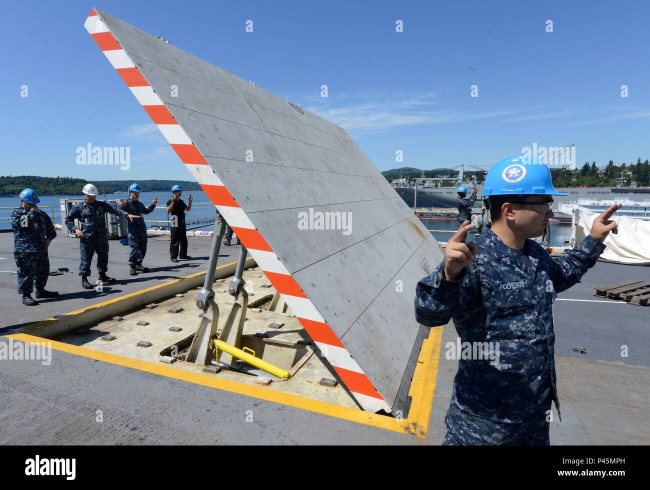 NAVAL BASE KITSAPBREMERTON, Wash. (June 27, 2016) USS Nimitz (CVN 68