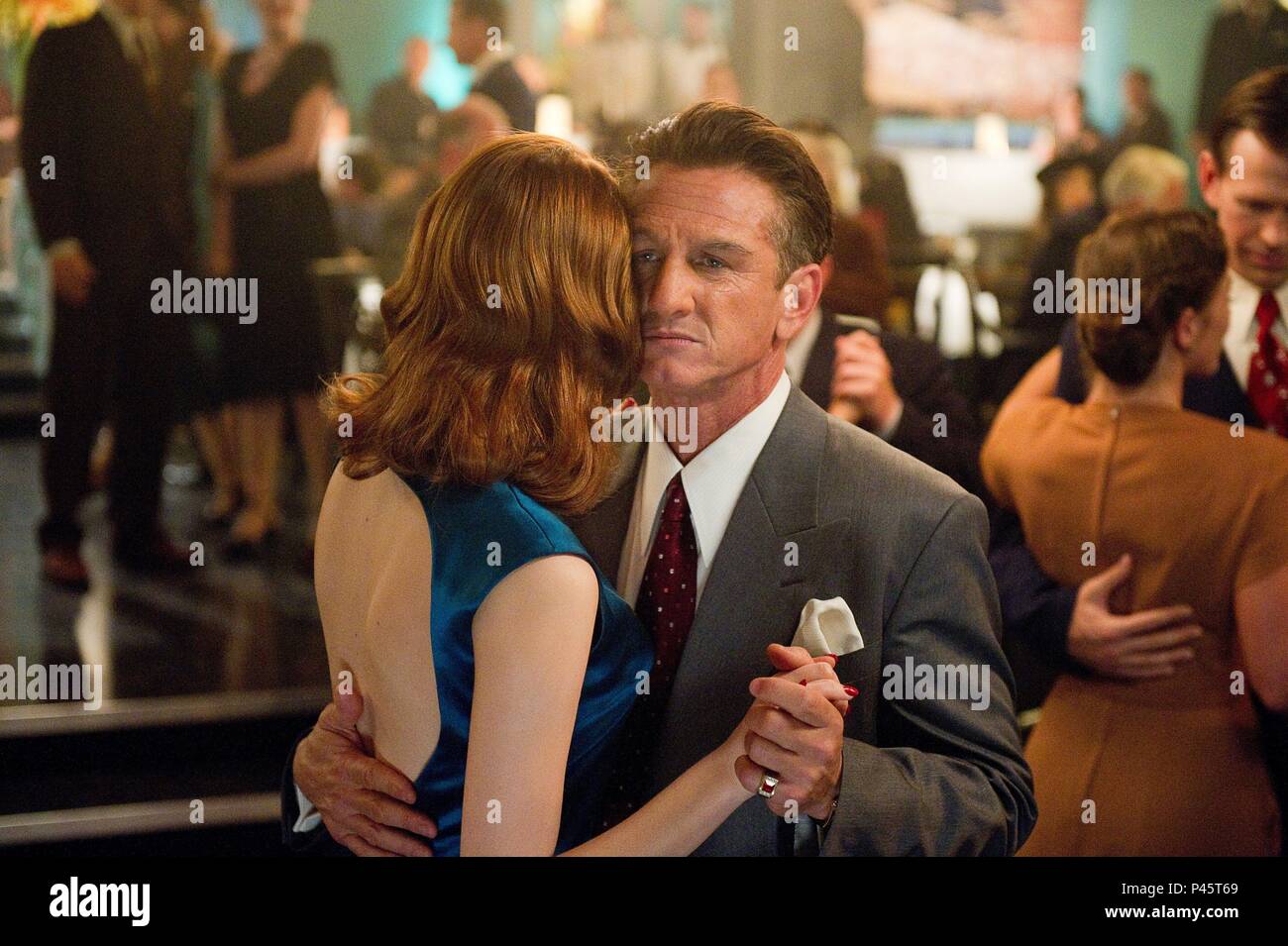 Original Film Title: GANGSTER SQUAD.  English Title: GANGSTER SQUAD.  Film Director: RICHARD FLEISCHER.  Year: 2013.  Stars: SEAN PENN; EMMA STONE. Credit: VILLAGE ROADSHOW / Album Stock Photo