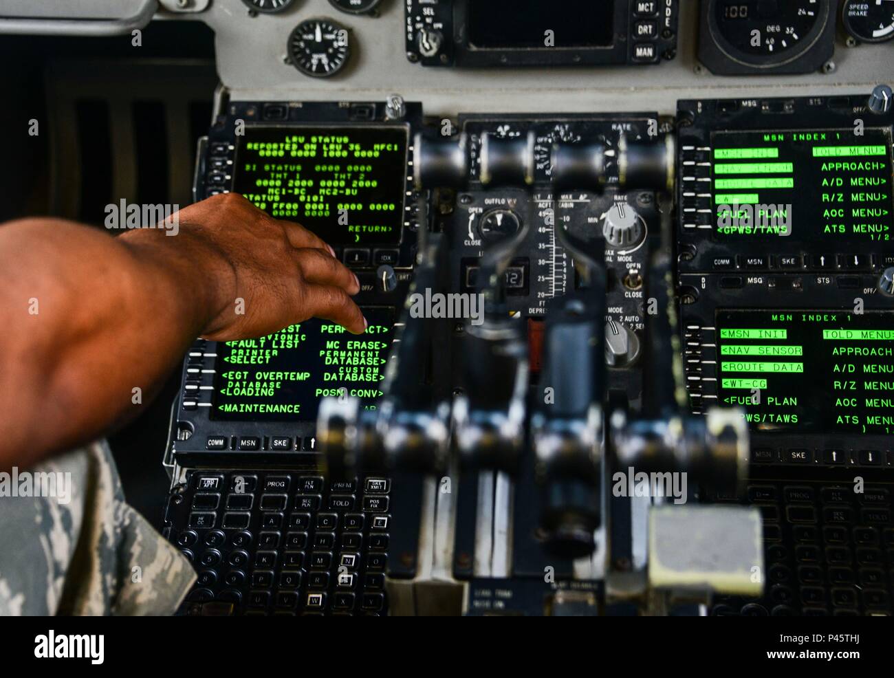 747 engine repair hi-res stock photography and images - Alamy