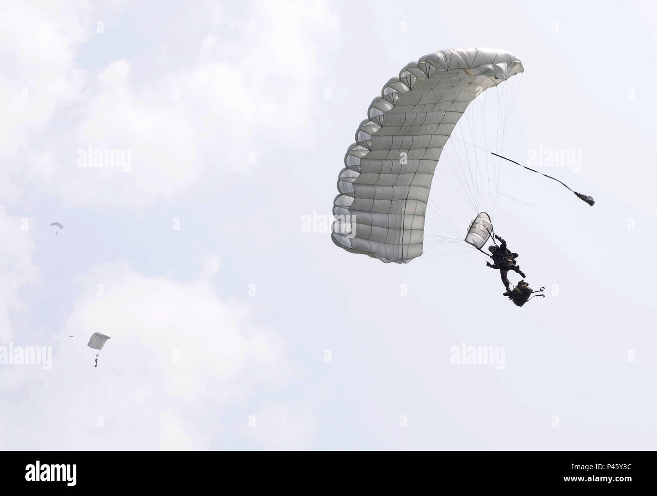 U.S. Army Special Forces airborne soldiers perform high-altitude, low ...