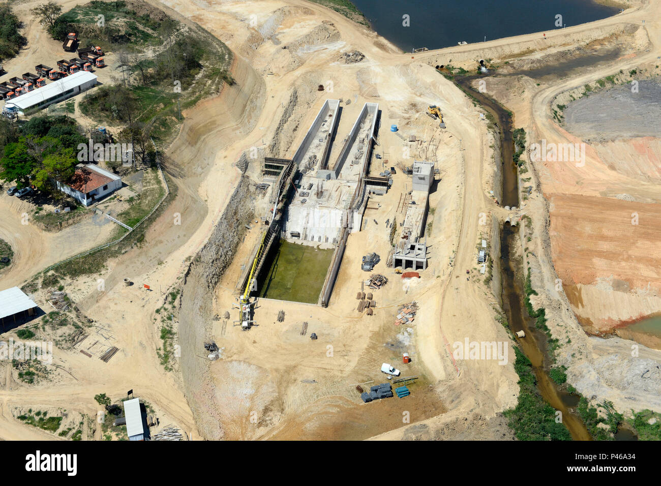 Orçada em R$ 24,5 milhões, com prazo de execução de dois anos, a Barragem do Rio Capivari-Mirim, será construída no Bairro Mirim, dando origem a um lago com capacidade para armazenar 880 milhões de litros. A Barragem terá 260 metros de comprimento, 6 metros de largura, 23 metros de altura máxima sobre a fundação e espelho-d’água de 41,1 hectares (411 mil m2). A extensão de espelho d´água é de 2,5 km. Indaiatuba/SP, Brasil - 12/09/2014. Foto: Giuliano Miranda/Fotoarena Stock Photo