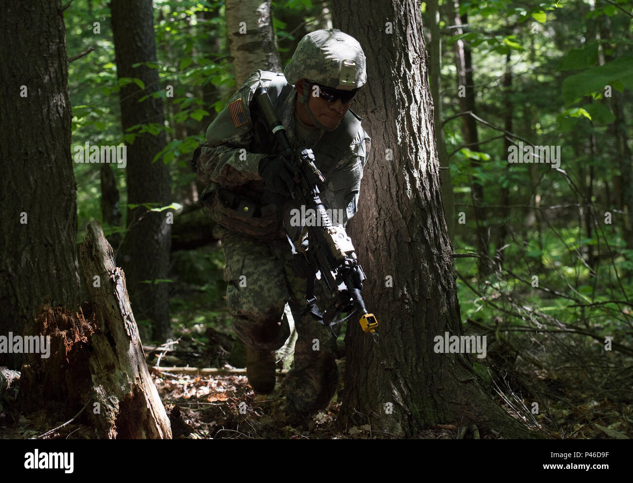 U.S. Army Pfc. Saul Hernandez, assigned to Alpha Company, 3rd Battalion, 172nd Infantry Regiment, 86th Infantry Brigade Combat Team (Mountain), Vermont National Guard, bounds forward at Camp Ethan Allen Training Site, Jericho, Vt., June 15, 2016. Hernandez is running through an assault lane as part of a buddy-team exercise, during the unit’s two-week annual training. (U.S. Air National Guard photo by Tech. Sgt. Sarah Mattison/Released) Stock Photo