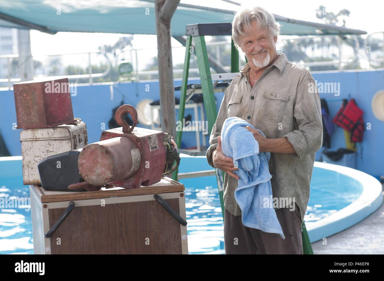 Original Film Title: DOLPHIN TALE.  English Title: DOLPHIN TALE.  Film Director: CHARLES MARTIN SMITH.  Year: 2011.  Stars: KRIS KRISTOFFERSON. Credit: ALCON ENTERTAIMENT / Album Stock Photo