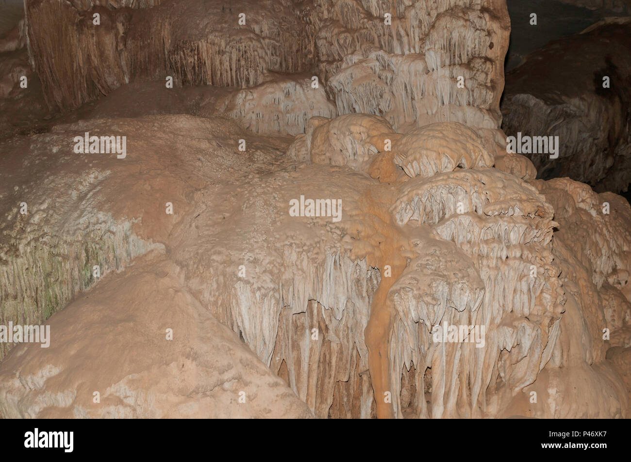Paíns, 26/11/2014 - Interior de  caverna no sítio arqueológico do Carste do Alto São Francisco onde ja foram encontrados vários artefatos - Foto: Mourão Panda / FotoArena Stock Photo