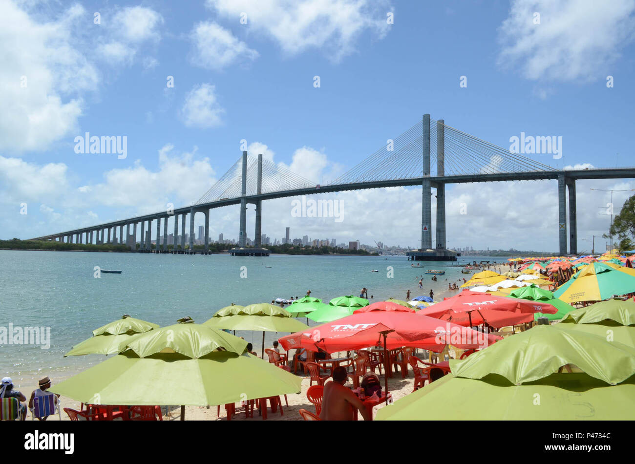 NATAL, RN - 10/01/2015: MOVIMENTAÇÃO NA PRAIA DA REDINHA EM NATAL - Sol forte e calor na praia da Redinha em Natal. (Foto: Adrovando Claro / / Fotoarena Stock Photo - Alamy NATAL, RN - 10/01/2015: MOVIMENTAÇÃO NA PRAIA DA REDINHA EM NATAL - Sol forte e calor na praia da Redinha em Natal. (Foto: Adrovando Claro / / Fotoarena Stock Photo - Alamy