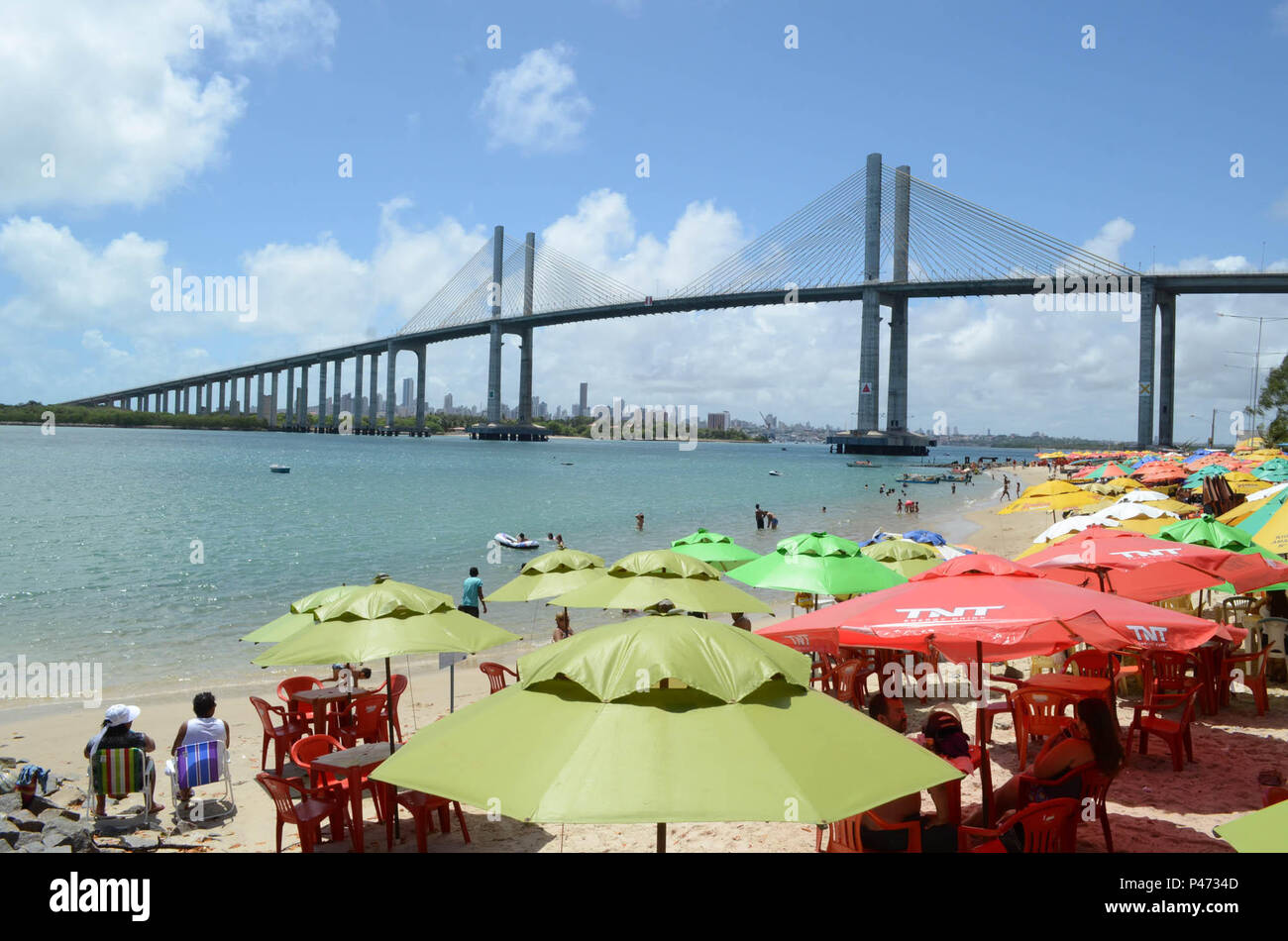 NATAL, RN - 10/01/2015: MOVIMENTAÇÃO NA PRAIA DA REDINHA EM NATAL - Sol  forte e calor na praia da Redinha em Natal. (Foto: Adrovando Claro / /  Fotoarena Stock Photo - Alamy