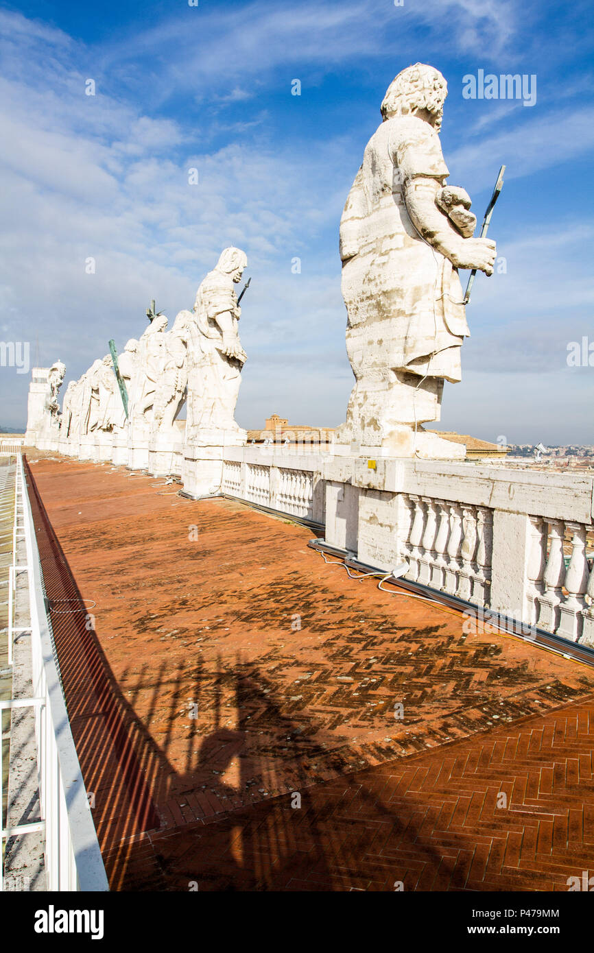 Estátuas dos Apóstolos no teto da Basílica de São Pedro. Cidade do Vaticano, Vaticano - 27/12/2012. Foto: Ricardo Ribas / Fotoarena Stock Photo