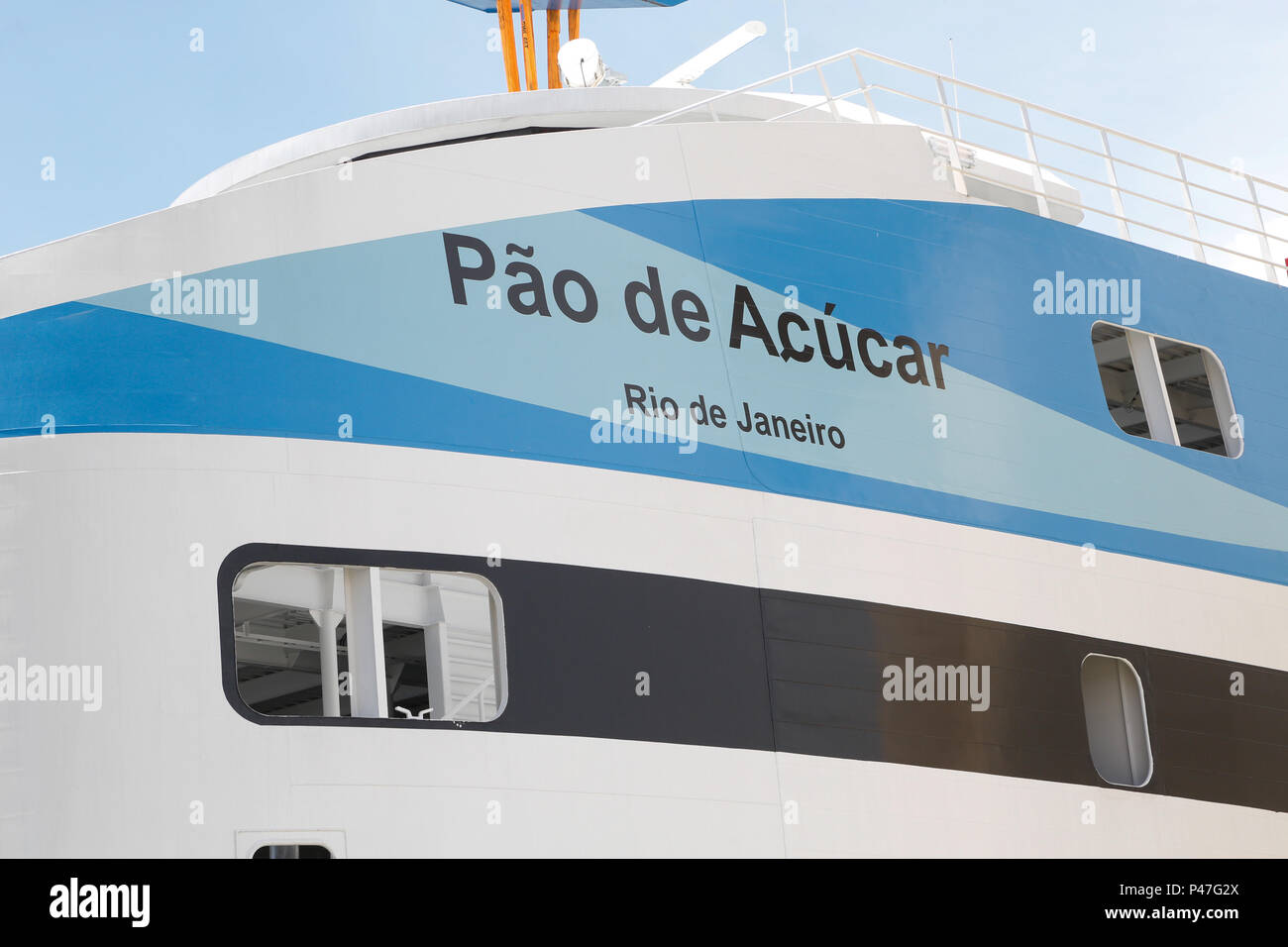 Rio de Janeiro, RJ - 22/12/2014: BARCA E TRENS DESEMBARCAM NO RJ - A ...