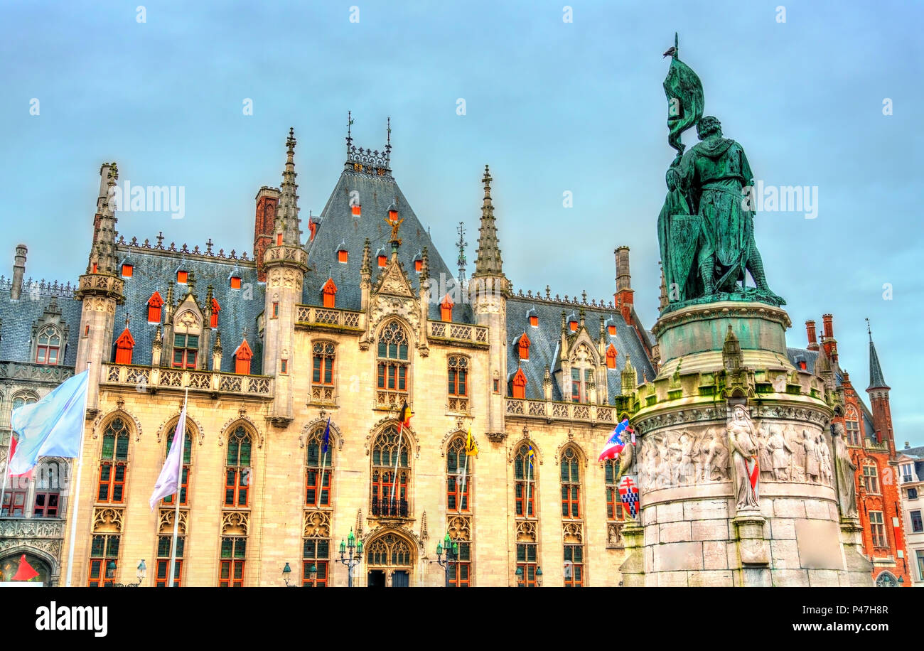 Statue of Jan Breydel and Pieter de Coninck and the Provinciaal Hof Palace in Bruges, Belgium Stock Photo