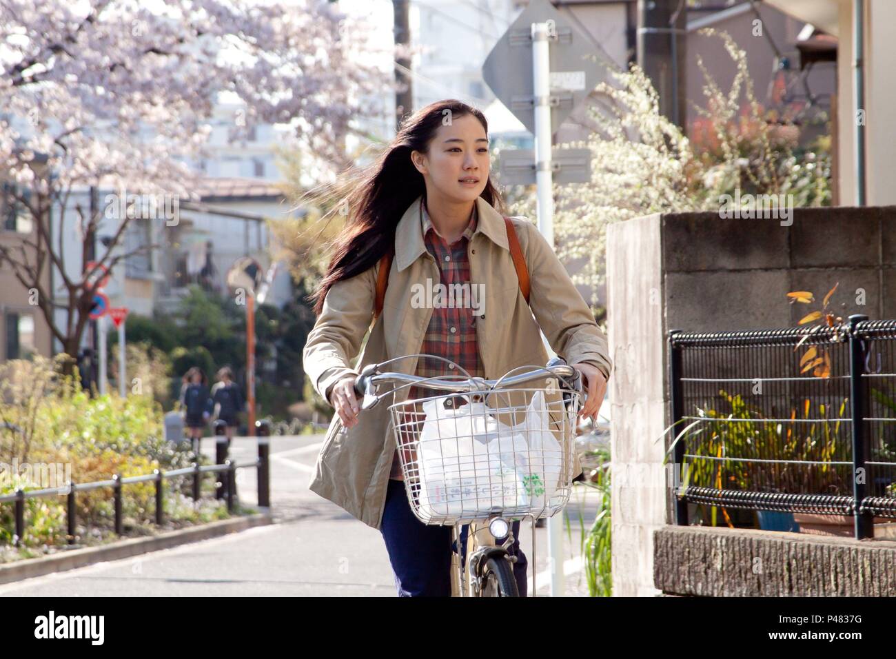 Original Film Title: TOKYO KAZOKU.  English Title: TOKYO FAMILY.  Film Director: YOJI YAMADA.  Year: 2013.  Stars: YU AOI. Credit: SHOCHIKU COMPANY / Album Stock Photo