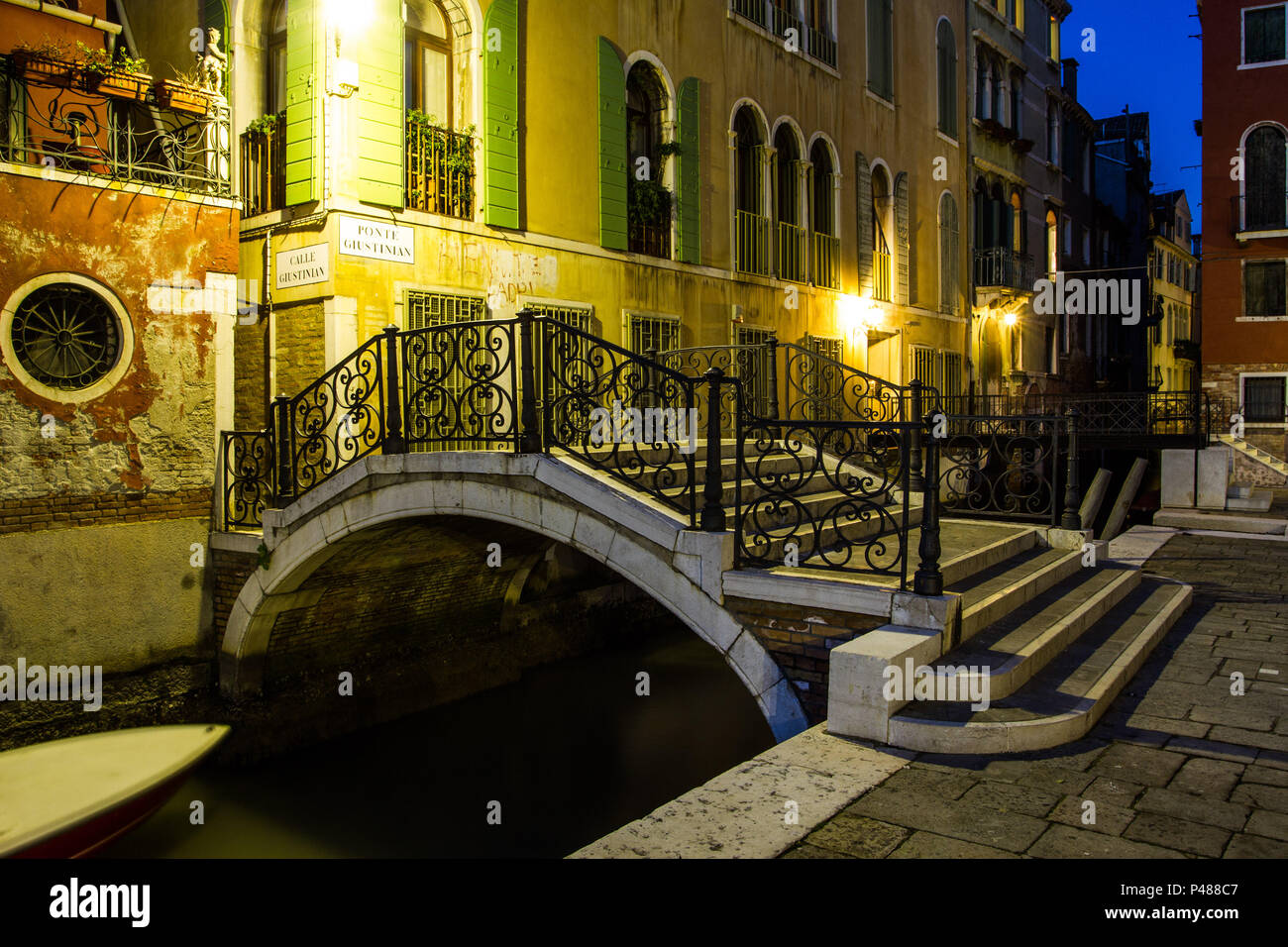 Ponte Giustinian à noite. Veneza, Itália - 12/12/2012. Foto: Ricardo Ribas / Fotoarena Stock Photo
