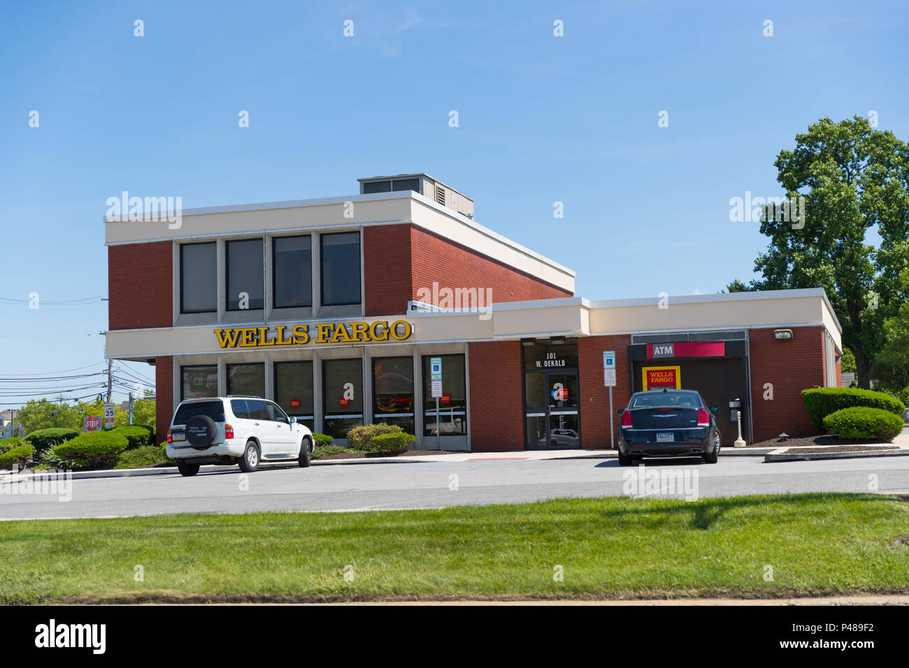 Philadelphia, Pennsylvania June 16 2018: Wells Fargo Retail Bank Branch. Wells Fargo is a Provider of Financial Services X Stock Photo