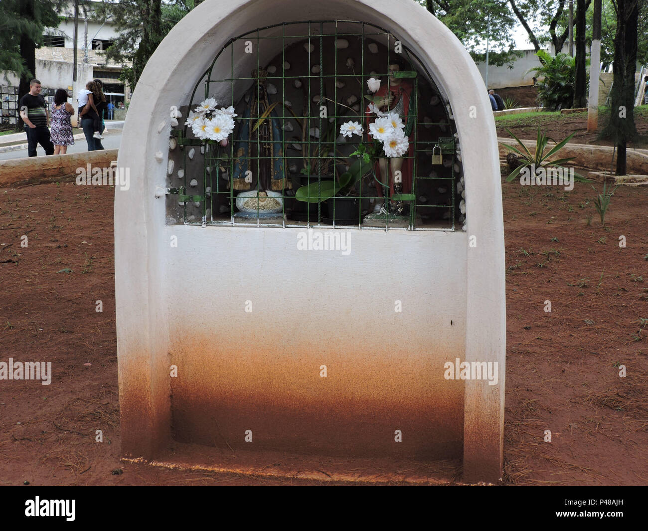 São Paulo, SP 08/03/2015 CEMITÉRIO DE PERUS Imagens religiosas dentro do cemitério de Perus São Paulo, SP 08/03/2015 CEMITÉRIO DE PERUS Imagens religiosas dentro do cemitério de Perus