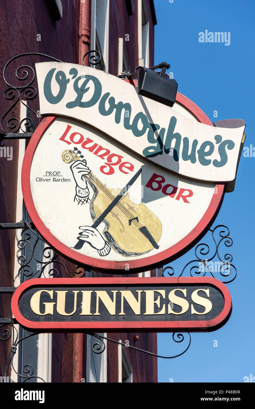 Retro O'Donoghue's Lounge Bar sign, Merrion Row, Dublin, Leinster Province, Republic of Ireland Stock Photo