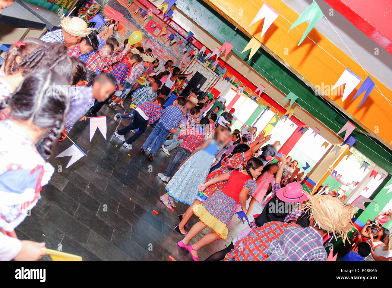 CARAPICUÍBA/SP - 21/06/2014: Escola Municipal Argeu Silveira Bueno ...