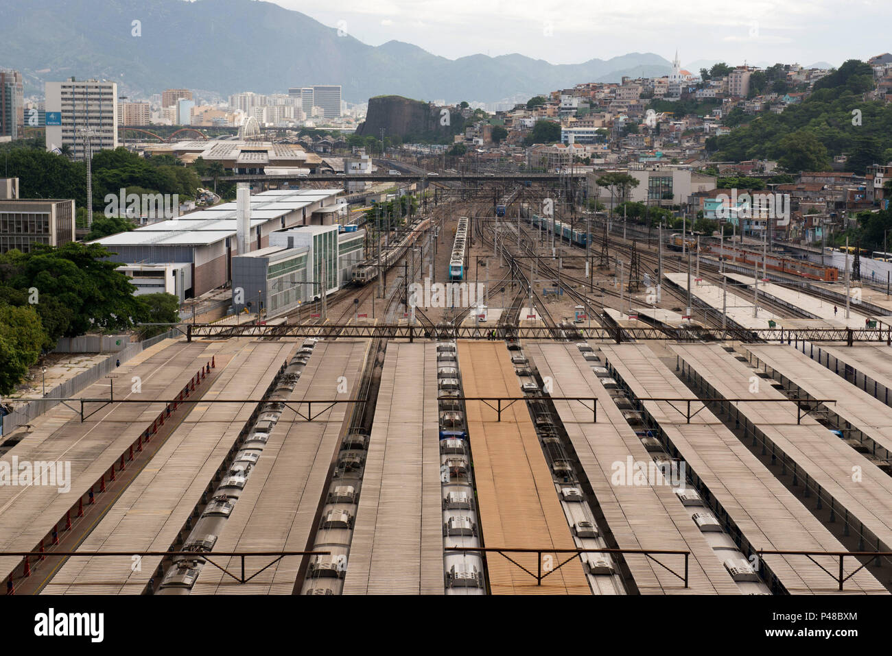 RIO DE JANEIRO, RJ - 31.03.2015: Estação de trem da Central com trem entrando,  visto a partir da Torre da Central do Brasil. Foto: Celso Pupo / Fotoarena Stock Photo