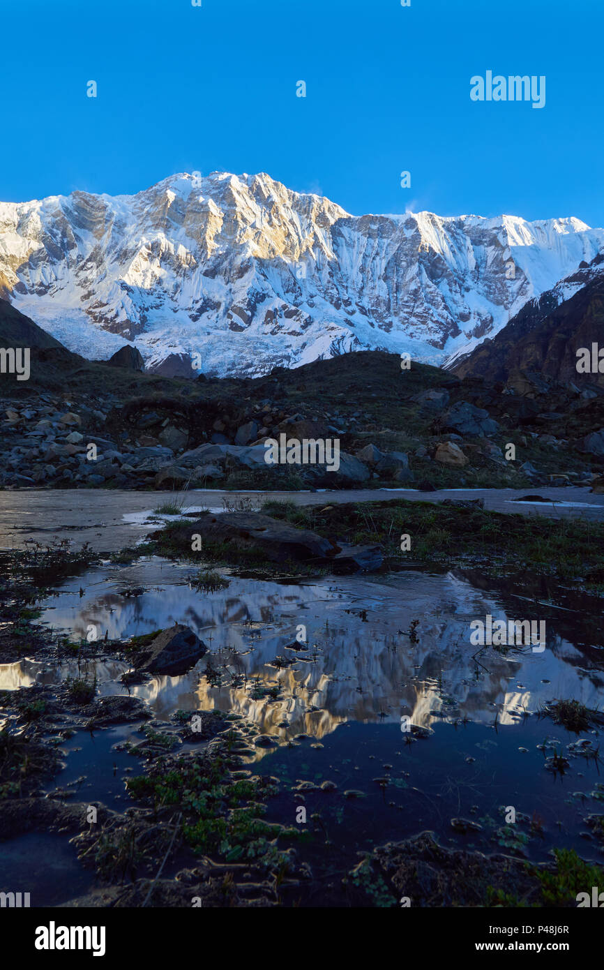 Himalayas peaks blue sky hi-res stock photography and images - Alamy