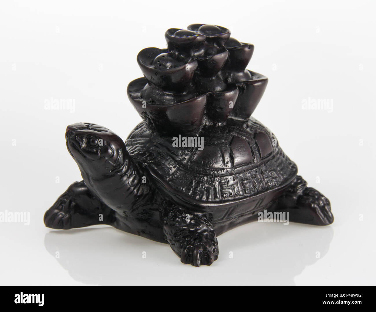 Feng Shui Turtle carrying money Stock Photo - Alamy