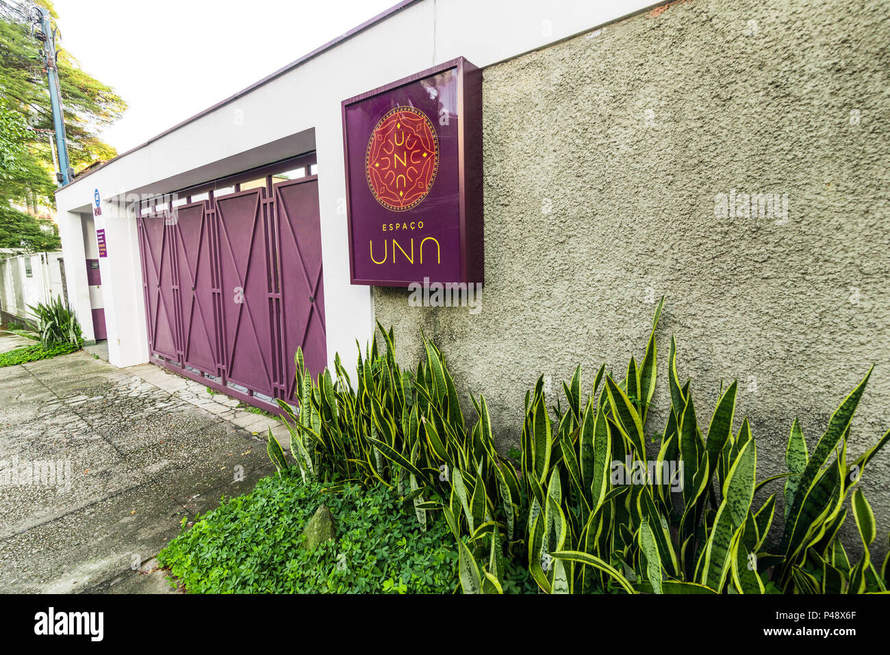 SÃO PAULO, SP –12.05.2015: ESPAÇO UNA - Fachada Espaço Yoga Una no Itaim  Bibi. (Foto: Bruno Fernandes / Fotoarena Stock Photo - Alamy