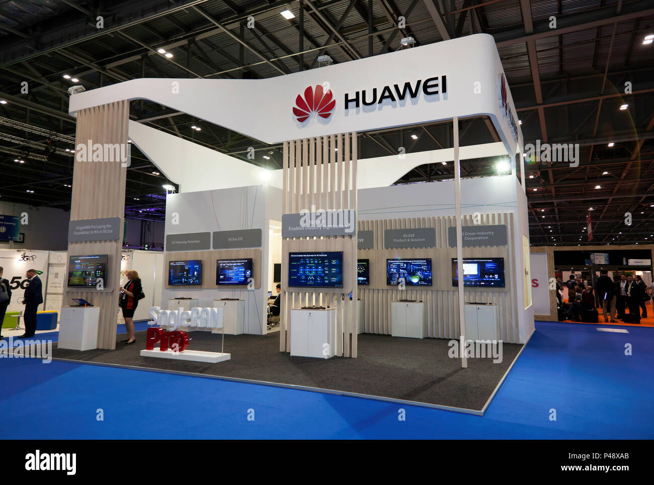 Huawei stand hi-res stock photography and images - Alamy