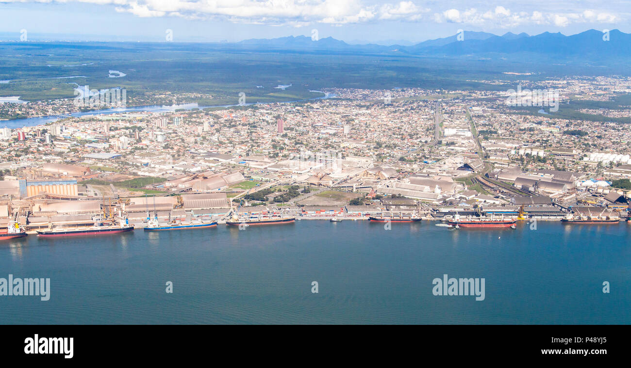 PARANAGUÁ - PR, 31/05/2013 - PORTO DE PARANAGUÁ - Vista aérea do Porto de Paranaguá. Foto: Daniel Derevecki / La Imagem / Fotoarena Stock Photo