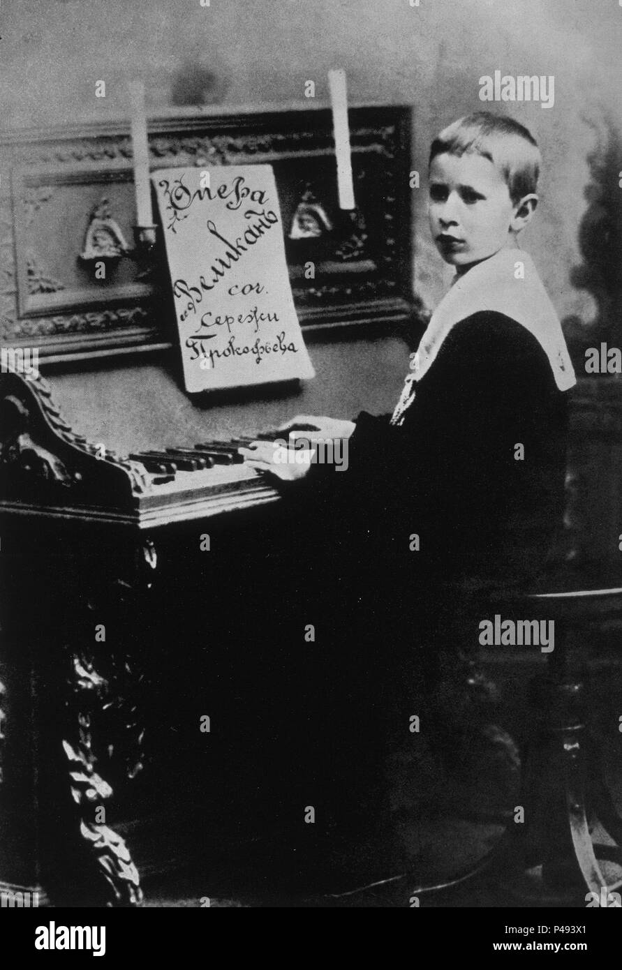 SERGEI PROKOFIEV (1891-1953) COMPOSITOR Y PIANISTA RUSO - FOTO DE 1909. Stock Photo