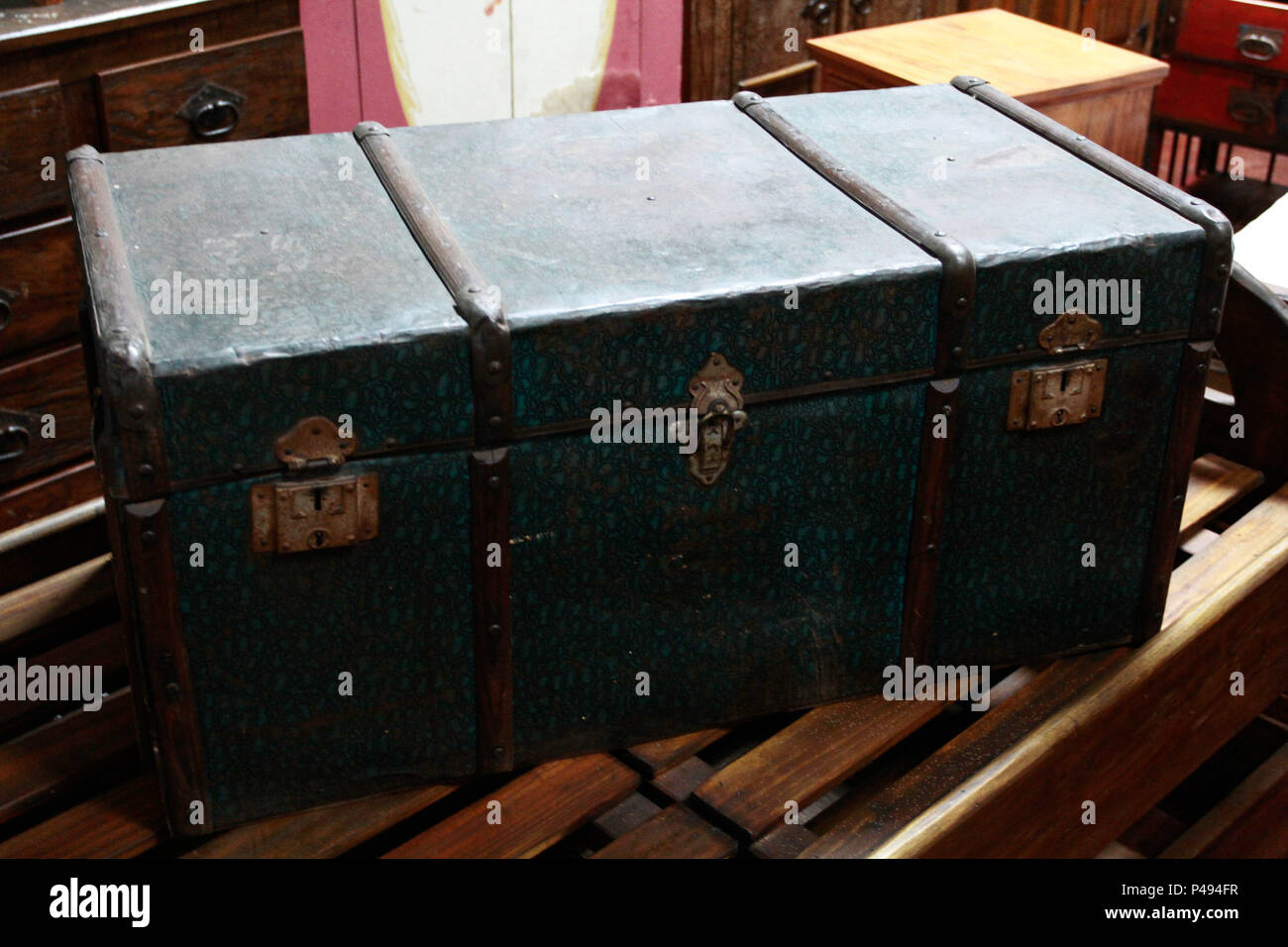 EMBÚ DAS ARTES, SP – 02.09.2015: BAÚS ANTIGOS – Fotos de baús antigos.  (Foto: Aloisio Mauricio / Fotoarena Stock Photo - Alamy