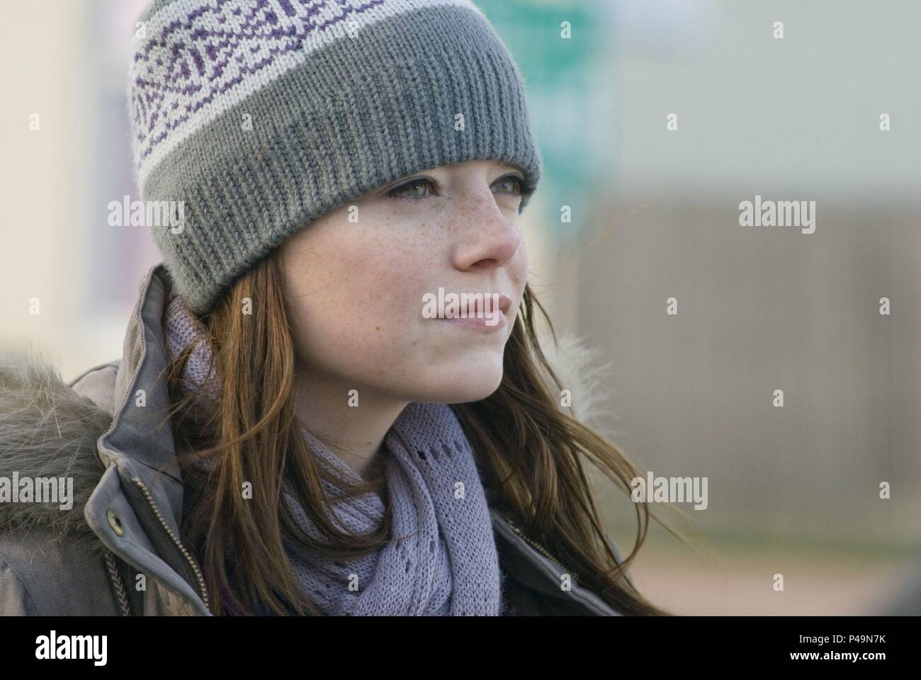 Original Film Title: PAPER MAN.  English Title: PAPER MAN.  Film Director: KIERAN MULRONEY; MICHELE MULRONEY.  Year: 2009.  Stars: EMMA STONE. Credit: ARTFIRE FILMS / Album Stock Photo