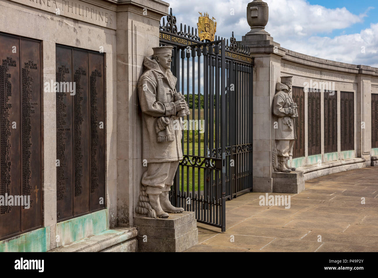 Gillingham Great Lines Heritage Park, Paths cross the green space